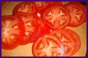 Tomaten helfen, Schmerzen und Schweregefühl in Beinen mit Krampfadern zu lindern